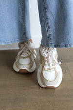 Mila Sneaker - Beige 
LA V STORE