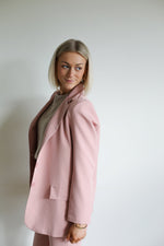 Lotte Blazer - Pink 
LA V STORE 