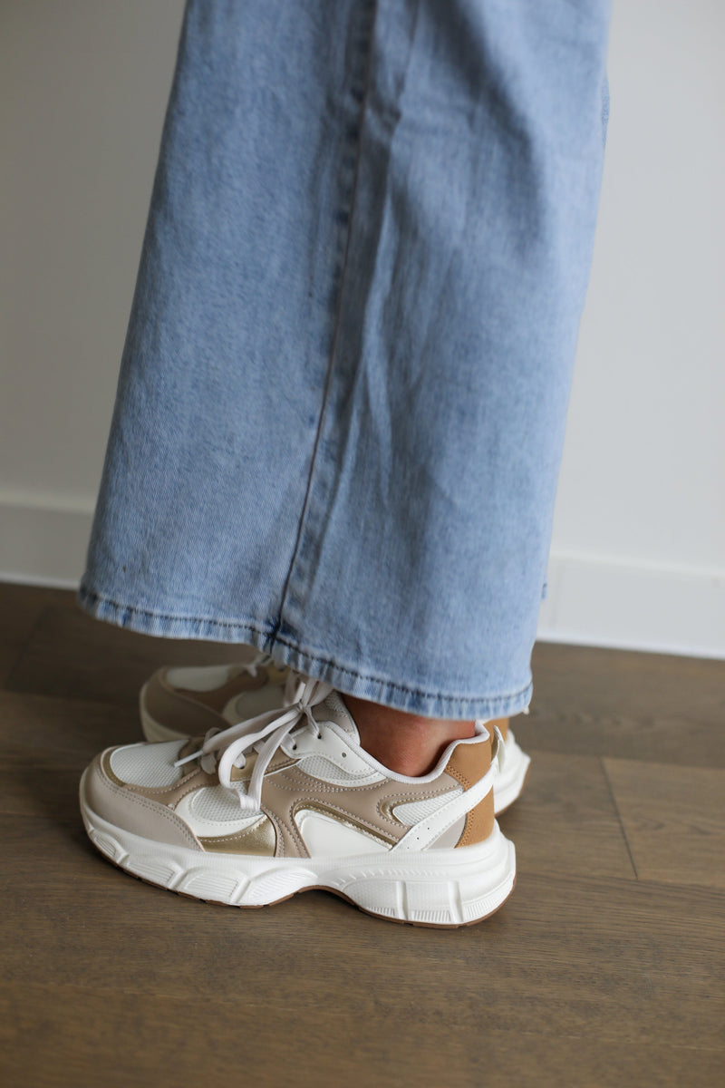 Mila Sneaker - Beige
LA V STORE