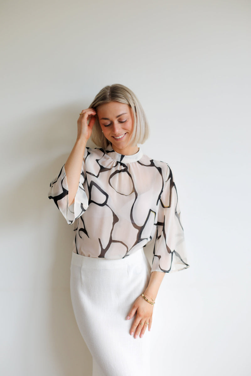 Lisa Blouse - Beige
LA V STORE