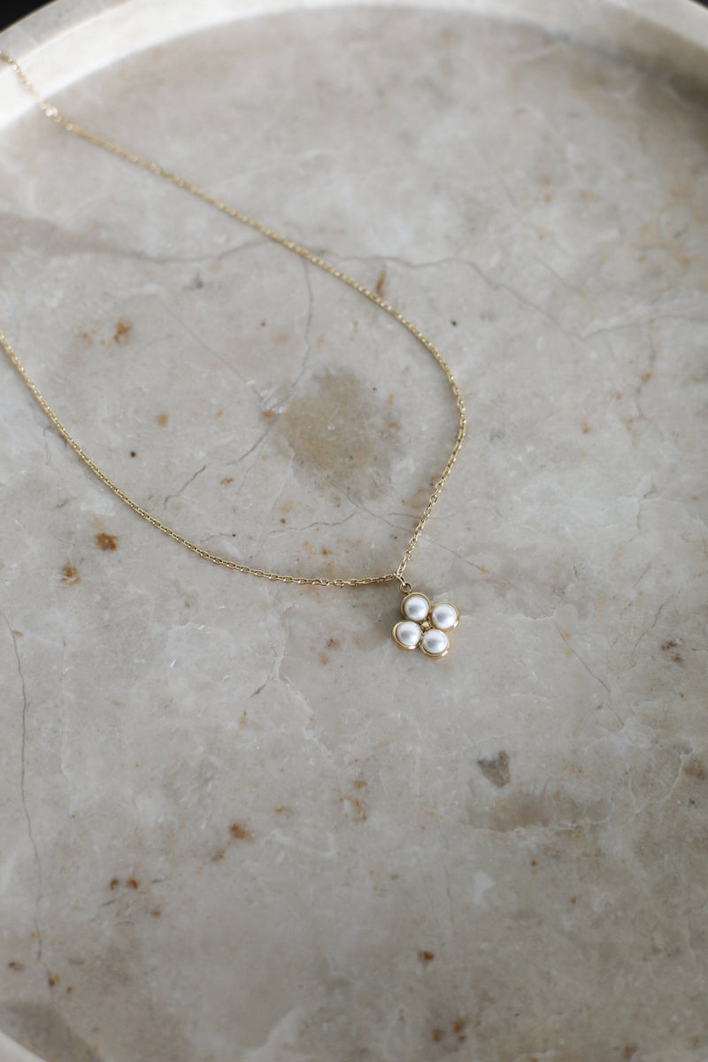 Bloom Necklace - White
LA V STORE