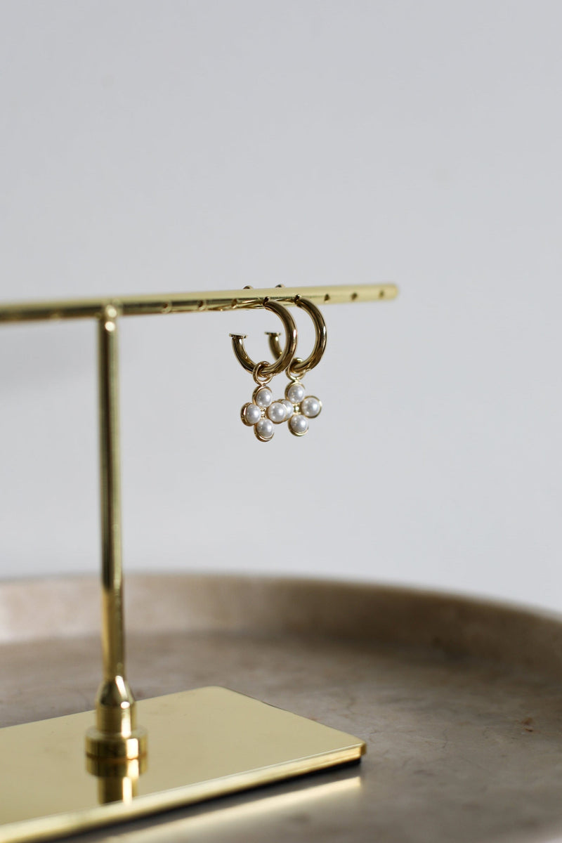 Bloom Earrings - White 
LA V STORE