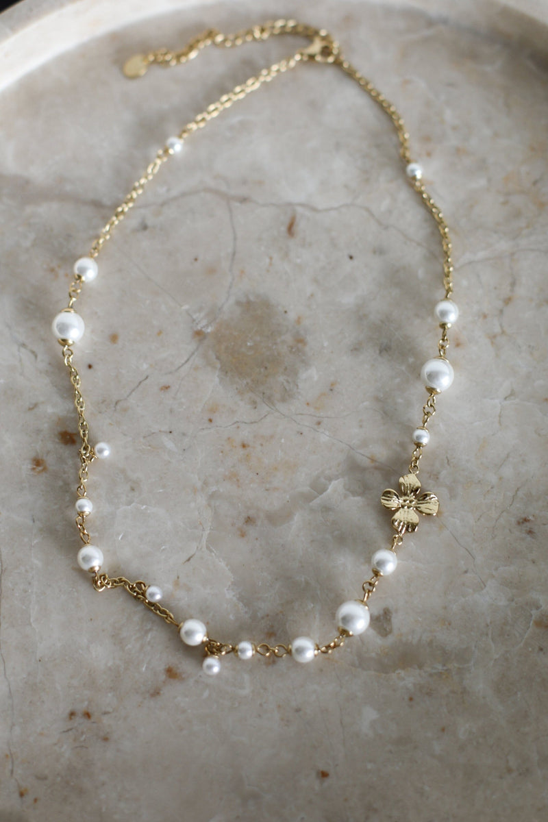 Pearl Necklace - White 
LA V STORE