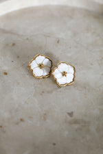 Flower Earrings - Gold 
LA V STORE