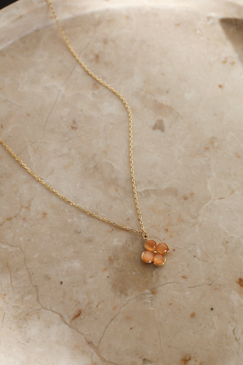 Bloom Necklace - Peach 
LA V STORE