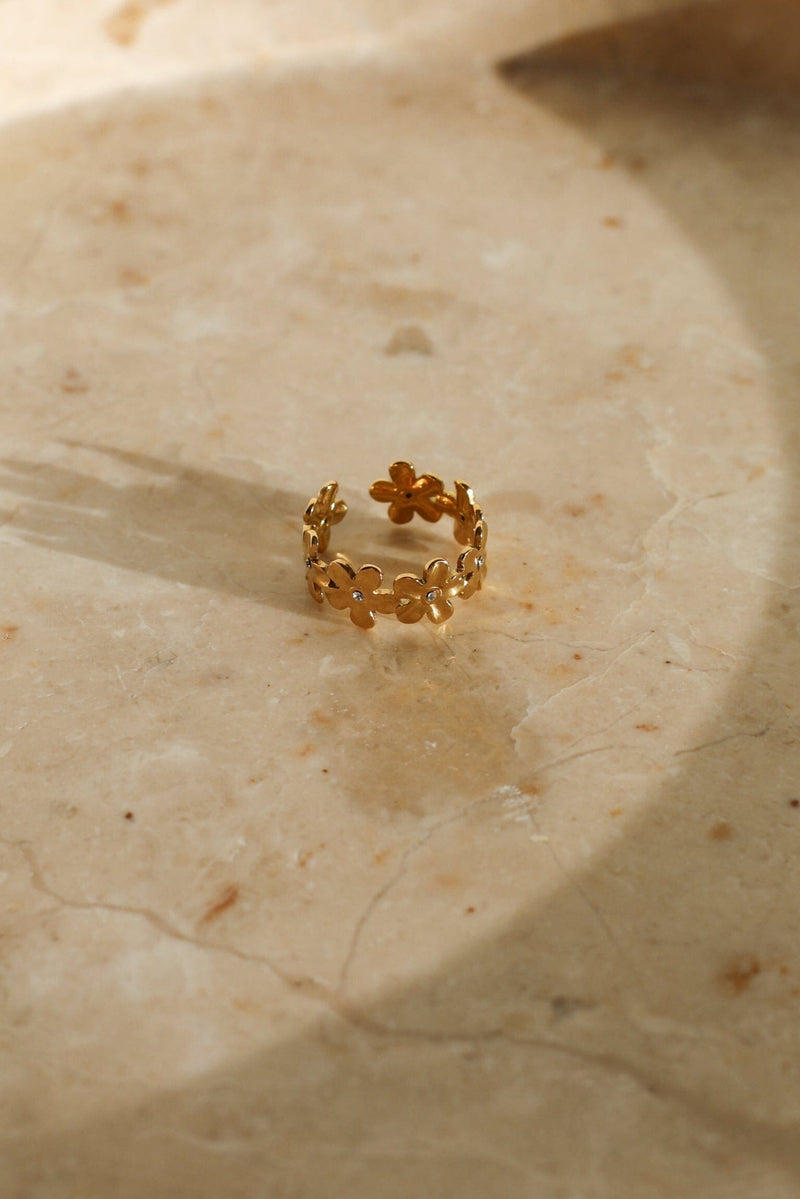 Bloom Ring - Gold 
LA V STORE