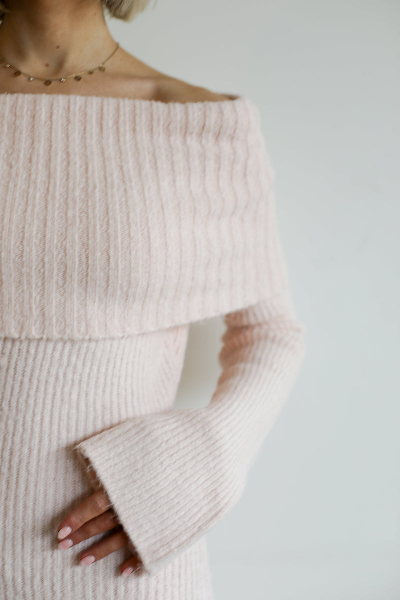 Stine Knit Dress - Soft Pink
LA V STORE